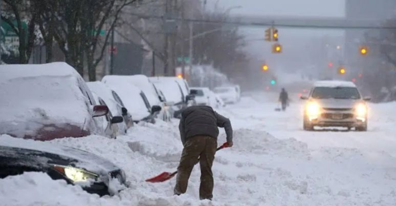 Amerika Diterjang Badai Salju Dahsyat, Ribuan Jadwal Penerbangan Dibatalkan