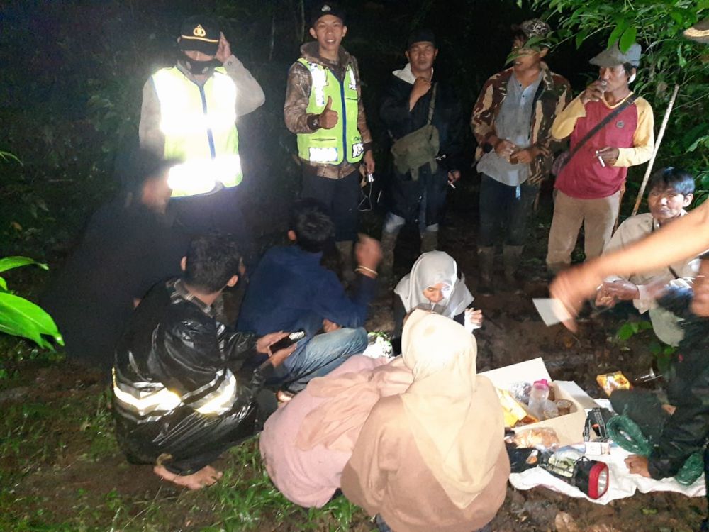 Arus Deras, Enam Remaja Terjebak di Air Terjun Pancuran Rayo  