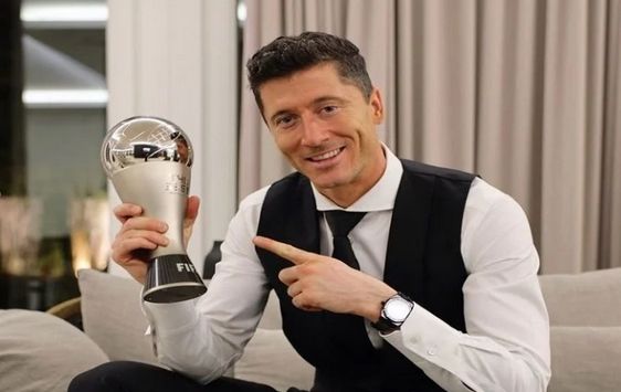Gagal Rebut Ballon d'Or, Robert Lewandowski Bawa Pulang FIFA Awards 2021