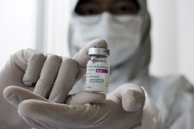 Indonesia Kedatangan Jutaan Dosis Vaksin AstraZeneca dari Belanda dan Jepang