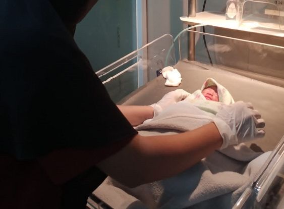 Masih di Incubator, Kondisi Bayi perempuan yang Ditemukan di depan Teras Rumah Membaik  