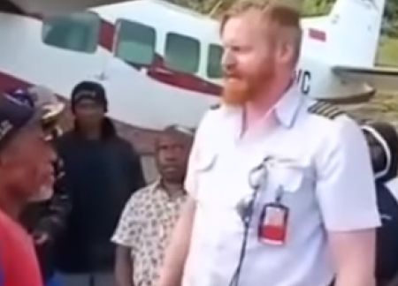 Geger! Video Pilot Bule Marah di Papua Mendadak Viral, Warganet Malah Puji Aksinya?