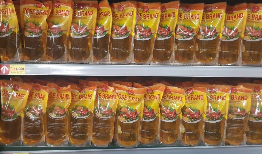 Masih Ada yang Jual Minyak Goreng di Atas Rp14 Ribu