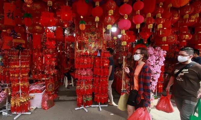 Jelang Imlek, Pengurus Klenteng Banyak Terima Orderan Ornamen Imlek