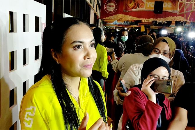 Demi Pengobatan Putrinya, Denada Jual Aset