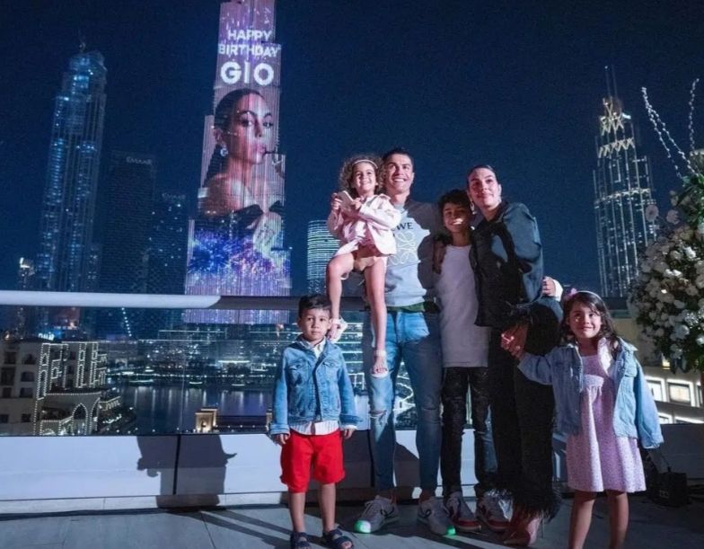 Romantis! Cristiano Ronaldo Rayakan Ultah Georgina di Burj Khalifa, Segini Biayanya