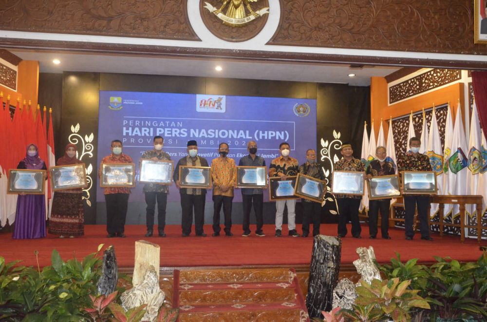 Raih Prestasi di tengah Pandemi Covid-19, Ketua KONI Provinsi Jambi Dapat Penghargaan PWI Award 2022