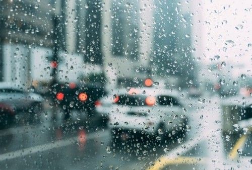 Mengenal Aquaplaning, Penyebab Kecelakaan Fatal Mobil Dalam Situasi Musim Hujan