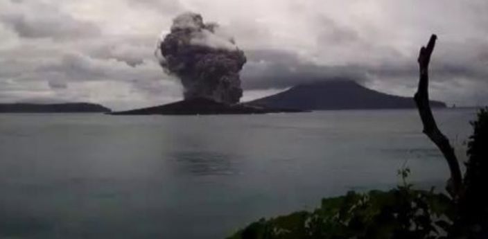 Erupsi Gunung Api Anak Krakatau Tinggi Kolom Abu Capai 1.657 Meter