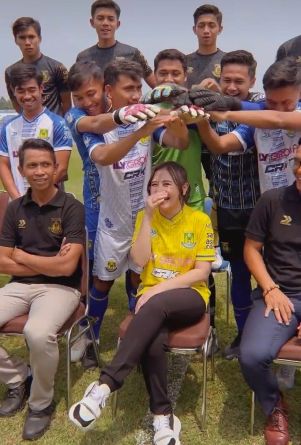 Prilly Latuconsina Tonton Langsung Persikota Libas Persikasi