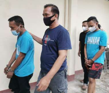 Ngaku Wartawan, Dua Pemeras Ini Ditangkap Saat Beraksi di Pom Bensin