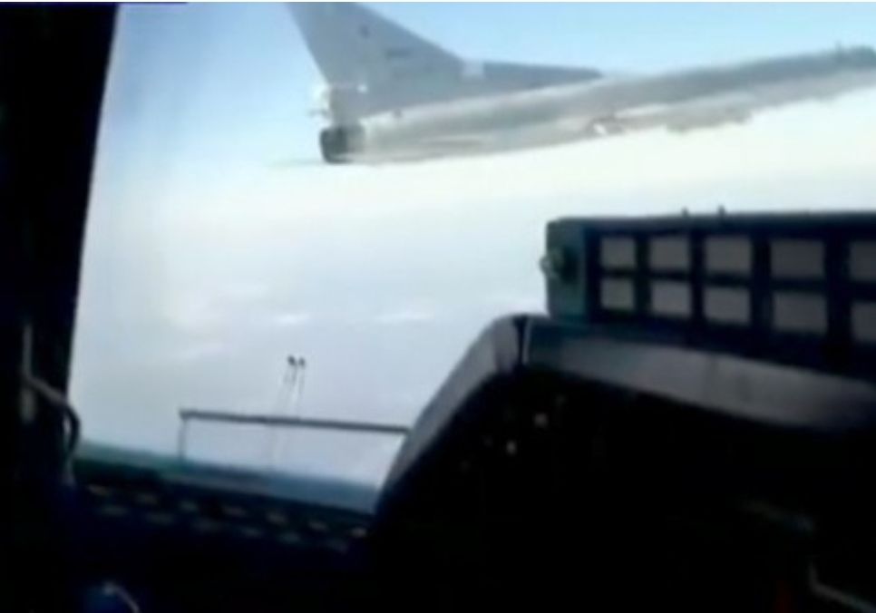Makin Tegang! Rusia Bawa Pesawat Jet Pengebom Nuklir ke Perbatasan Ukraina