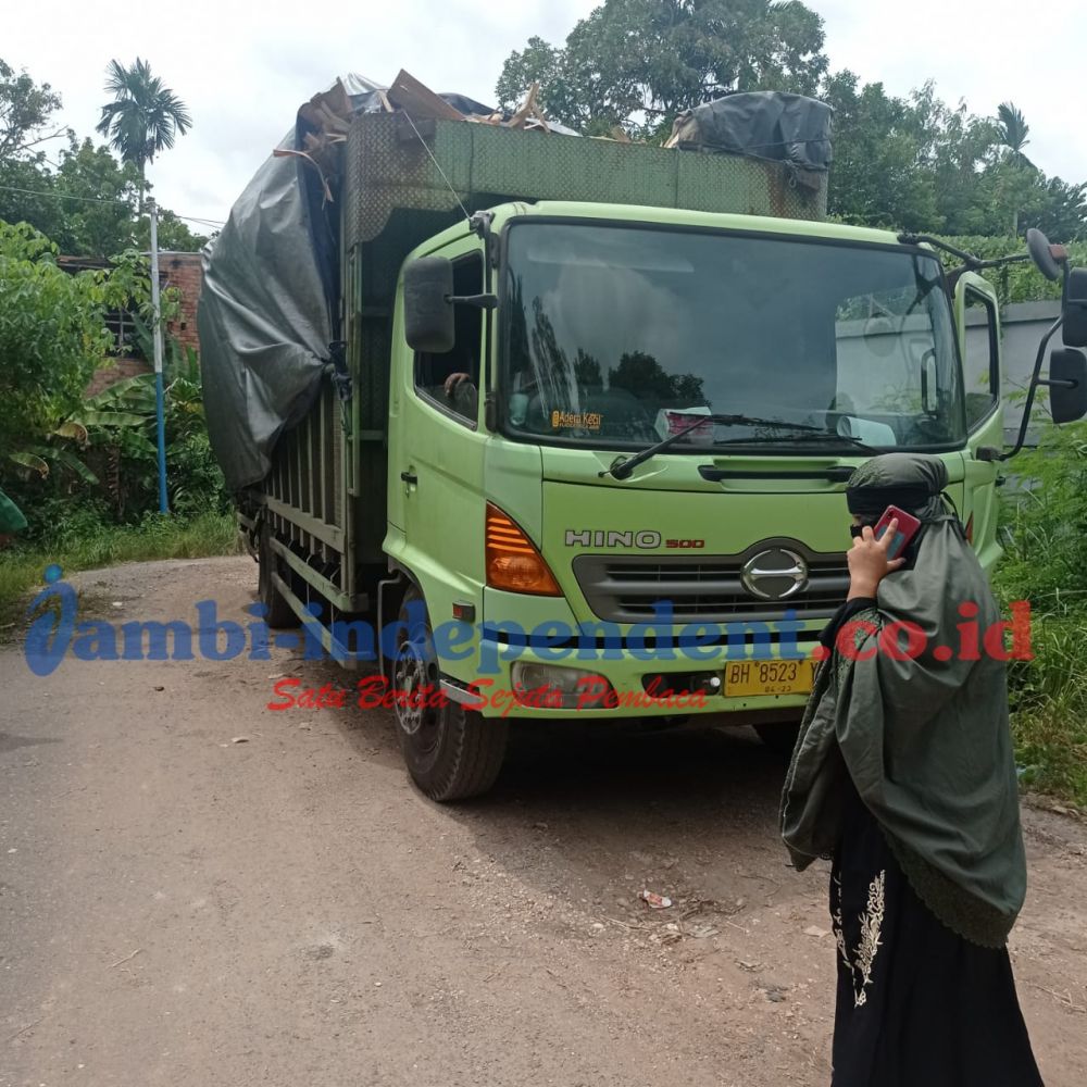 Breaking News!! Geram, Warga Hadang Mobil PT RPSL Siang Ini