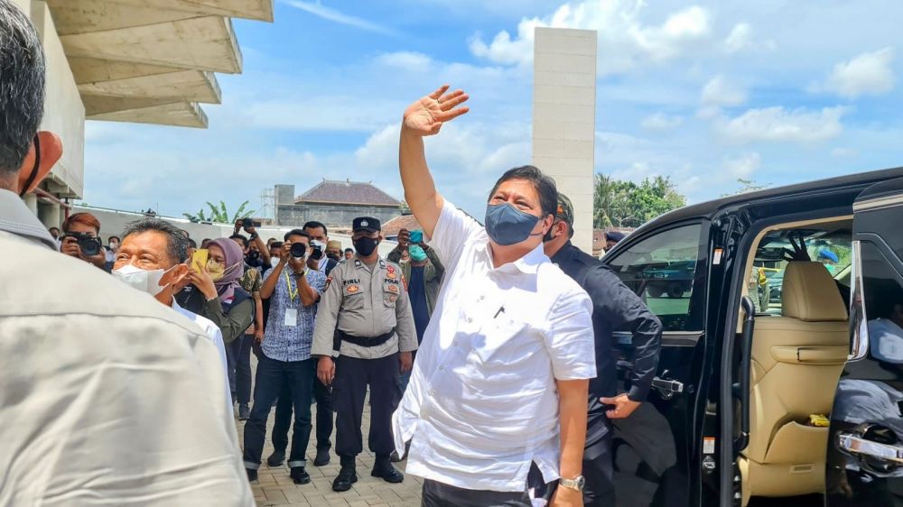 Bersama Masyarakat, Menko Airlangga Resmikan Pasar Pulung di Lampung