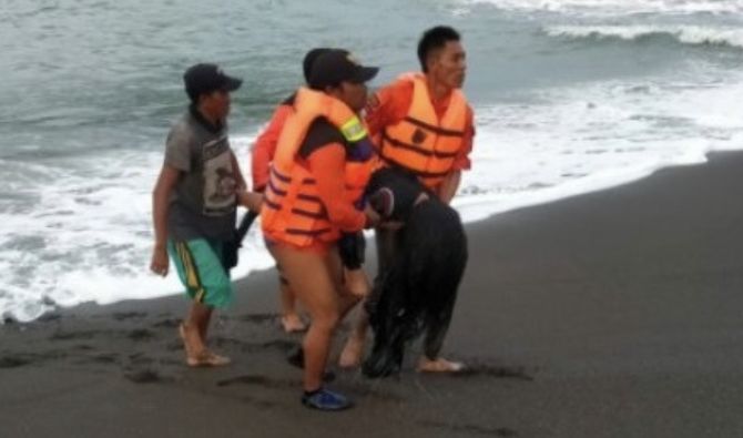 23 Orang Teseret Ombak 11 Ditemukan Meninggal Karena Gelar Ritual Mistis di Pantai