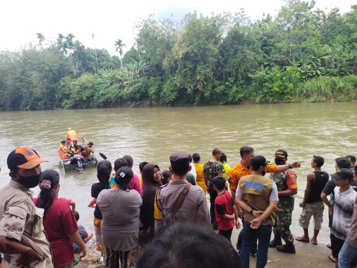 Niat Antar Makan Siang Orang Tuanya, Remaja Ini Malah Hilang Terseret Arus