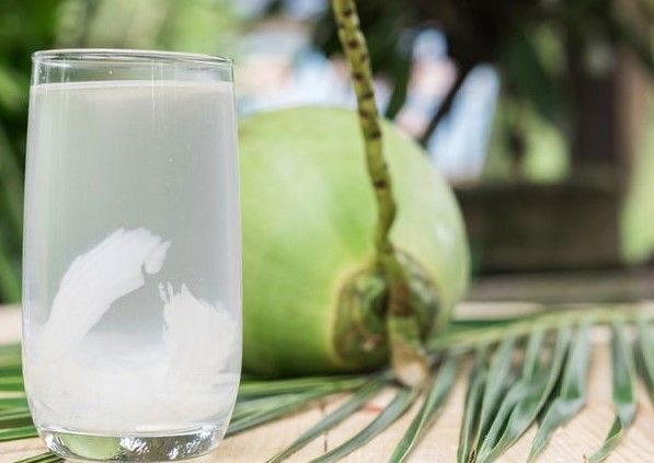 Air Kelapa Disebut Bisa Jadi Obat COVID-19, Mitos Atau Fakta?