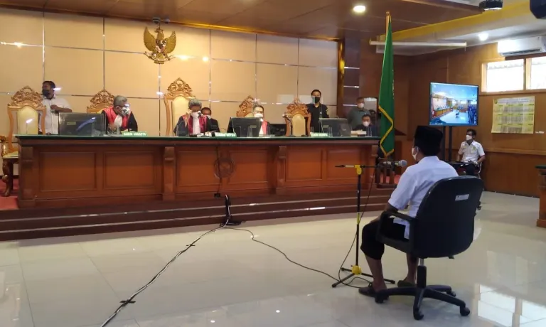 Pemerkosa 13 Santri, Herry Wirawan Divonis Penjara Seumur Hidup! Ternyata Ada Kasus Lainnya