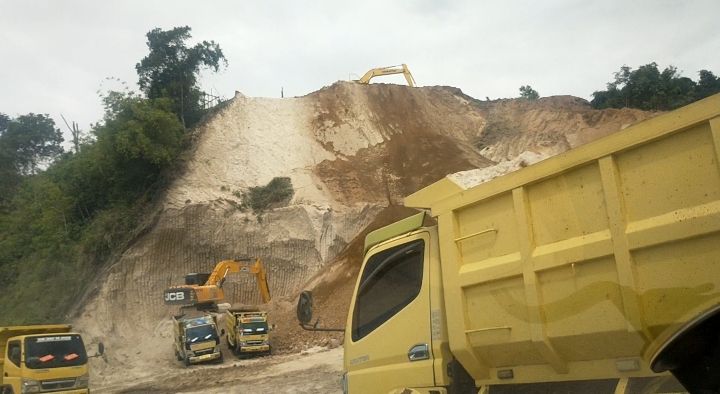 Proyek Pelebaran Bandara Depati Parbo Kerinci Gunakan Material Ilegal