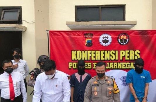 Ini Alasan Pasangan Sejenis Kenakan Baju Siswa SMK Saat Beradegan Mesum