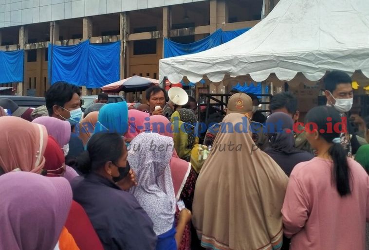 Gara-Gara Ini, Warga Rela Antre 1 Jam Lebih Awal di Pasar Tradisional Muarabungo