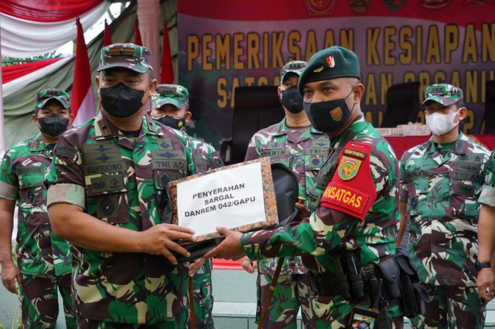 Danrem 042/Gapu Salurkan Sarana Penggalangan untuk Satgas Satuan Organik Papua Yonif Raider 142/KJ