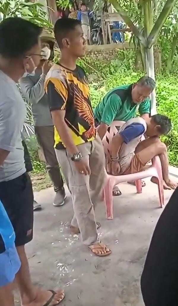 Viral Seorang Pria Diamankan Warga di Simpang III Sipin, Diduga ODGJ