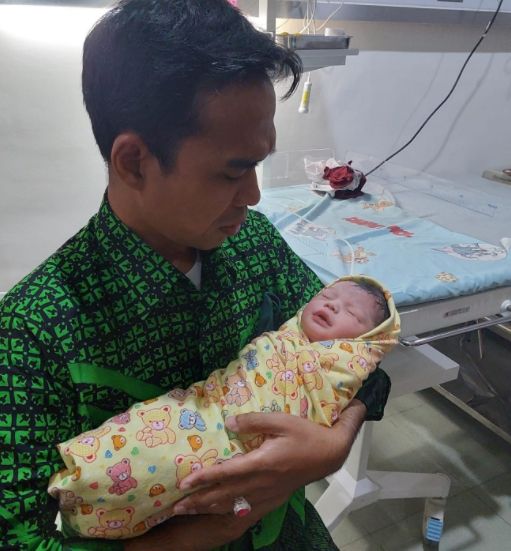 Selamat! Anak Pertama UAS dan Fatimah Az Zahra Lahir Bejenis Kelamin Laki-laki