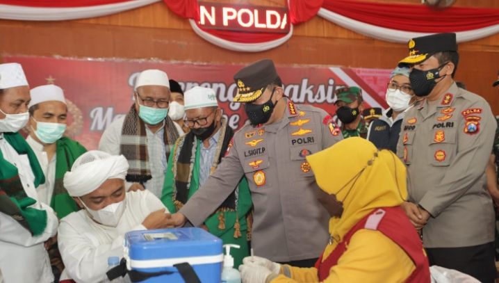 Kapolri: Tokoh Agama di Jatim Ikut Vaksinasi Jadi Penyemangat Semua