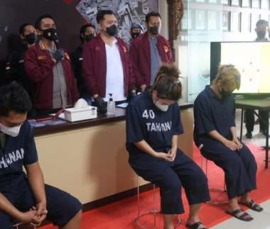 Sedang Check In, 2 Wanita Cantik Pembobol Rekening Senilai Rp1,5 Miliar Ditangkap Polisi
