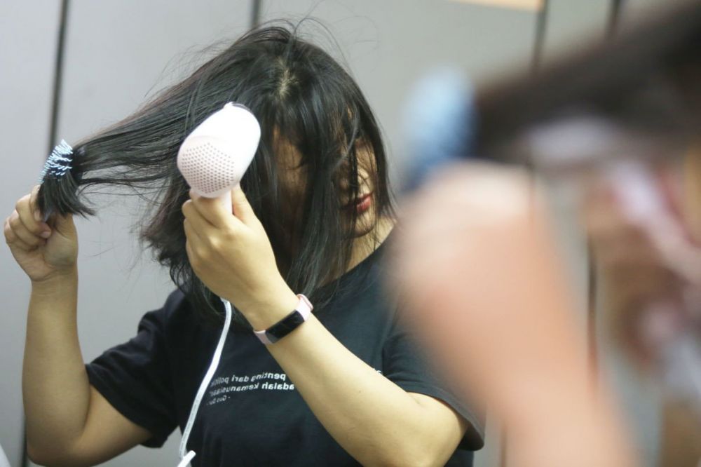 Rambut Kamu Rontok? Mungkin Karena 4 Hormon Ini, Simak yuk