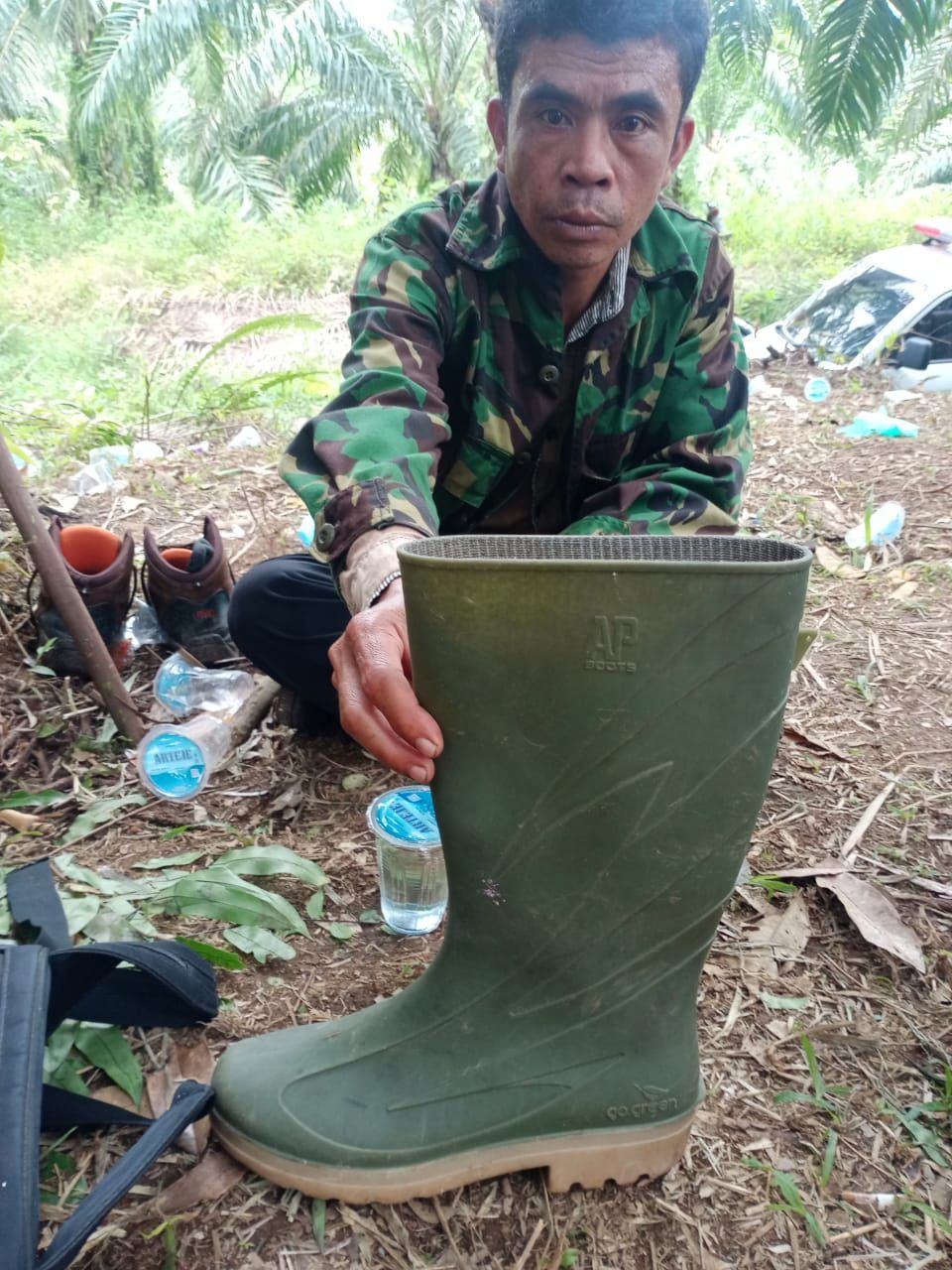 Pencarian Masih Dilakukan, Tim Temukan Sepatu Fitriadi di Sungai