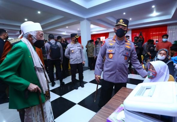 Ulama Di Banten Ikuti Vaksinasi, Kapolri: Kabar Baik dan Motivasi Bagi Masyarakat