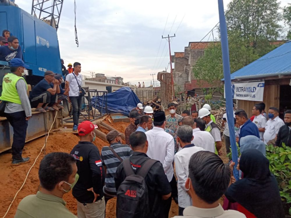 Warga Sesali Jembatan Parit Gompong Tak Kunjung Rampung, Kini Malah Ganggu Pengguna Jalan