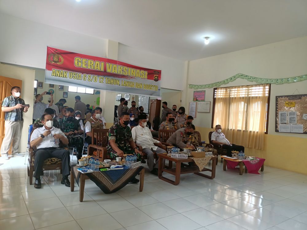 Zoom Meeting dengan Kapolri, Wakapolda Jambi Tinjau Vaksinasi di SD Kota Jambi