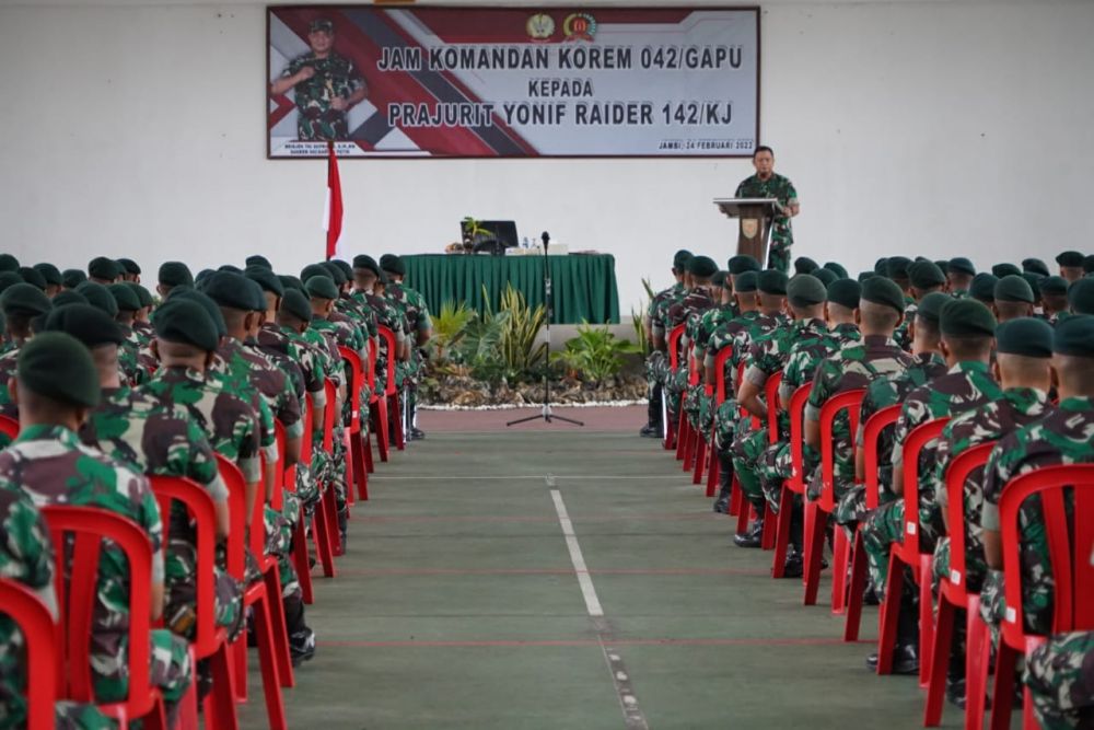 Kunjungi Yonif Raider 142/KJ, Ini Pesan Danrem 042/gapu