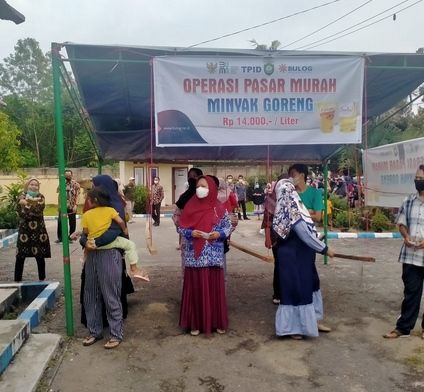 Berebut Minyak Goreng, Warga Bungo geruduk Bulog Kantor Cabang Bungo