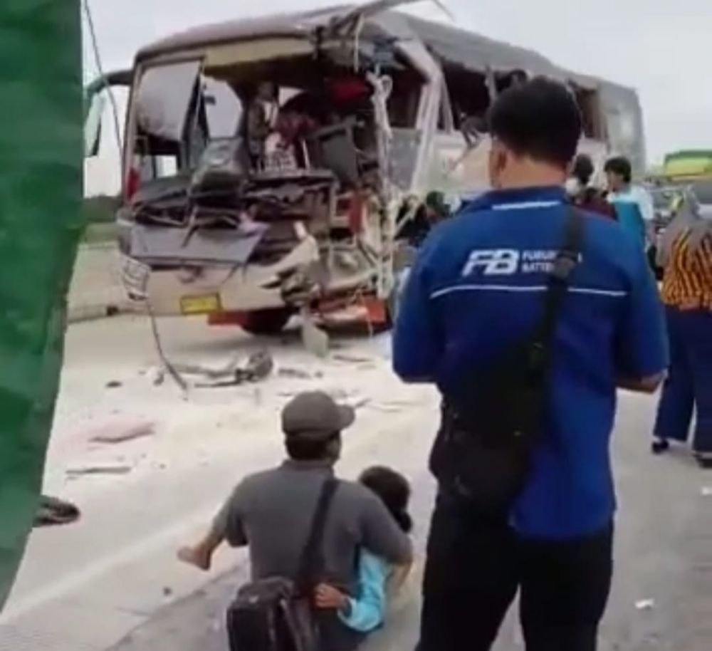 Bus Tabrak Truk di Tol Trans Sumatera Lampung Selatan, 1 Orang Tewas