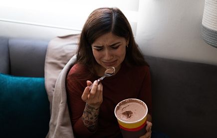 Suka Makan Saat Stress? Kenali Stress Eating, Didominasi Oleh Wanita