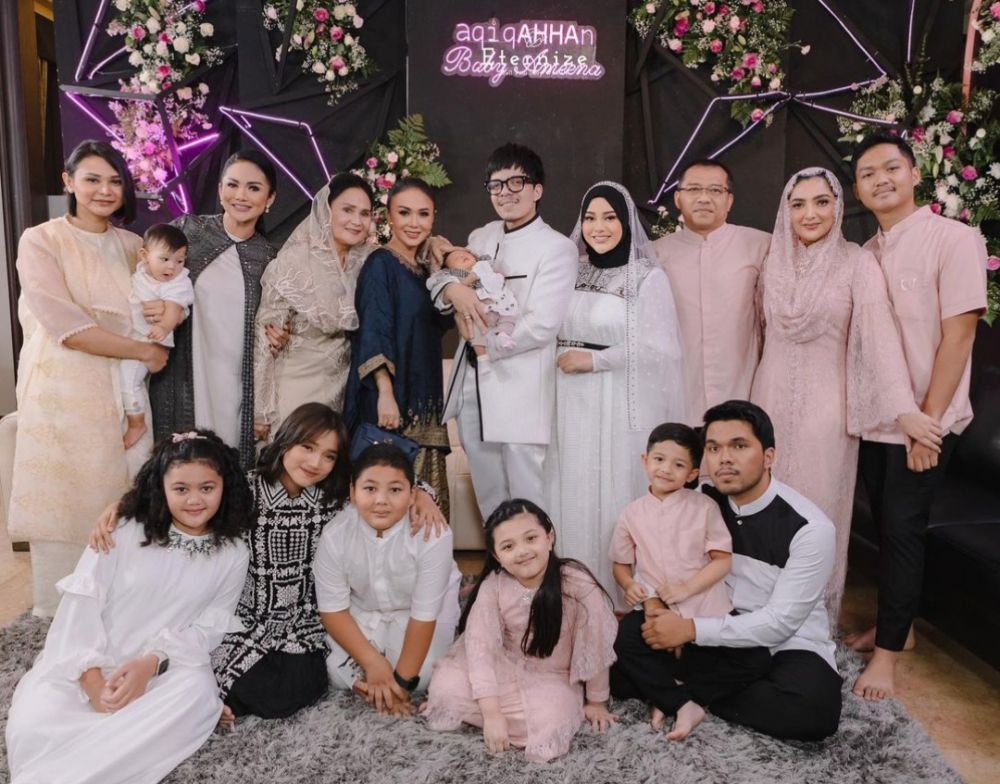 Tak Terlihat Saat Baby Ameena Lahir, Netizen: Raul Lemos Hilang Kemana?