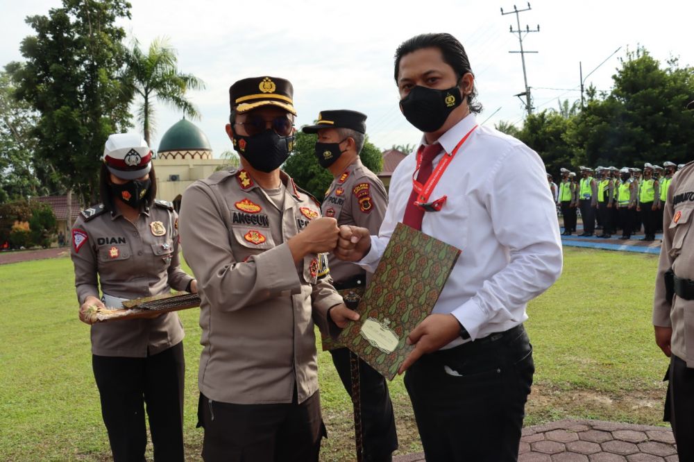 Belasan Personel Polres Sarolangun Diganjar Penghargaan, Kok Bisa?