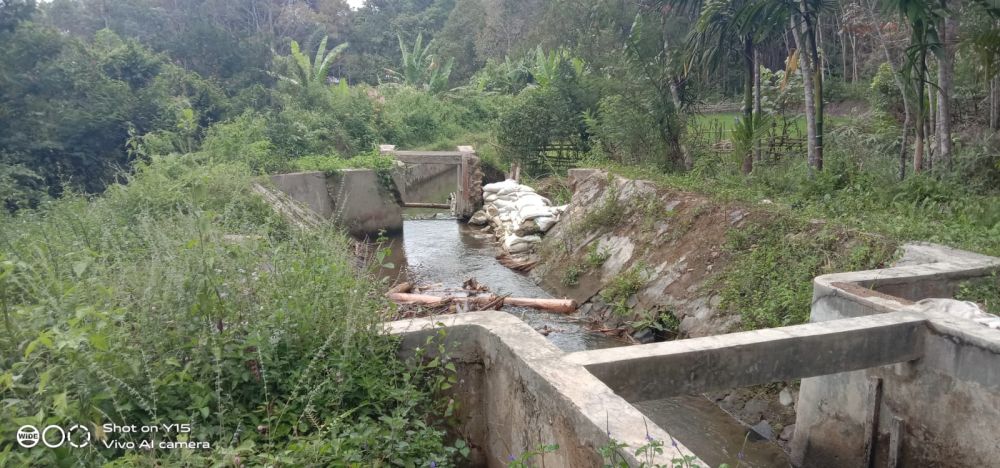 Saluran Irigasi Batang Sangkir Jebol Tak Kunjung Diperbaiki, Warga Pilih Tutup Pakai Karung