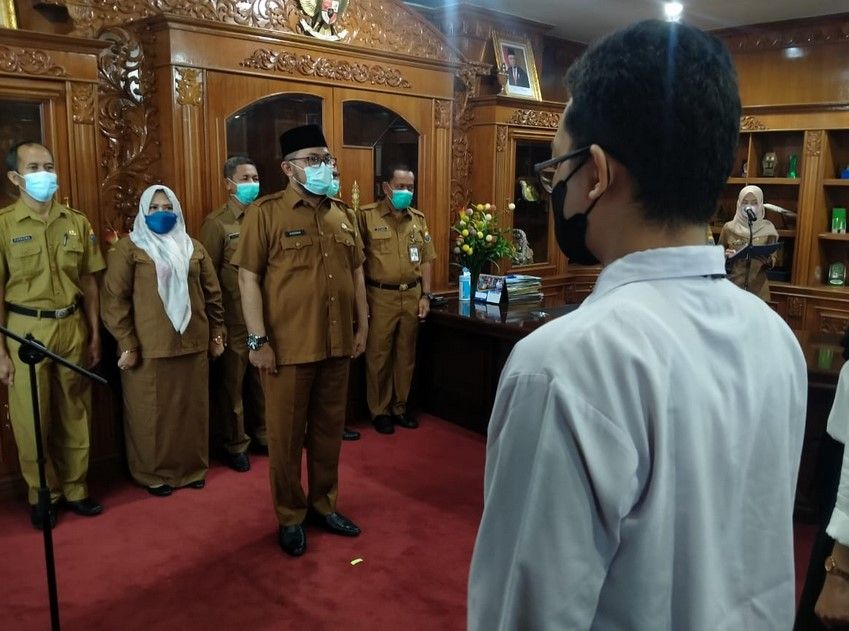 Pemprov Jambi Serahkan SK CPNS Pada 7 Lulusan STAN, Setahun Uji Coba Sebelum Diangkat PNS