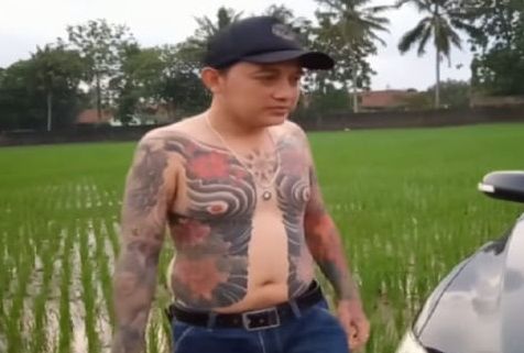 Viral Seorang Kades Penuh Tato di Tubuh, Ternyata Pemain Film...