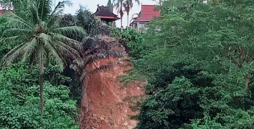 Longsor Ancam Rumah Dinas Bupati Merangin