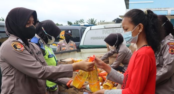 Ajak Warga Vaksin, Polres Bungo Juga Sediakan Minyak Goreng Murah