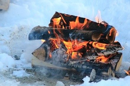 Memprihatinkan, Warga Mariupol di Ukraina Masak dengan Lelehan Salju