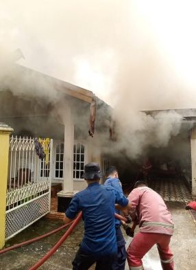 Diduga Korsleting Listrik, Satu Unit Rumah di Rawasari Hangus Terbakar