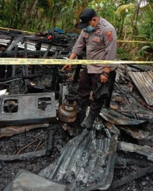 Diduga Gegara Lupa Matikan Kompor, Rumah di Nipahpanjang Hangus