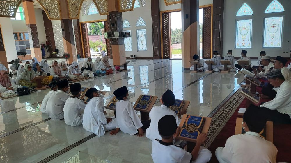 Tanamkan Nilai Religi ke Murid, SDN 131 Kota Jambi Kunjungi Masjid Muhammad Fabiansyah
